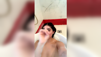 Violet Myers Without Makeup Fully Naked In Bathtub Leak