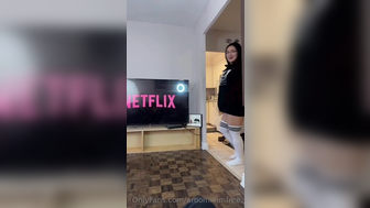 Aroomi Kim Netflix And Chill B/G Cock Sucked Onlyfans Porn Video