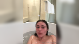 Megnutt02 Dipping Pussy In Bathtub Fully Naked Onlyfans Leak